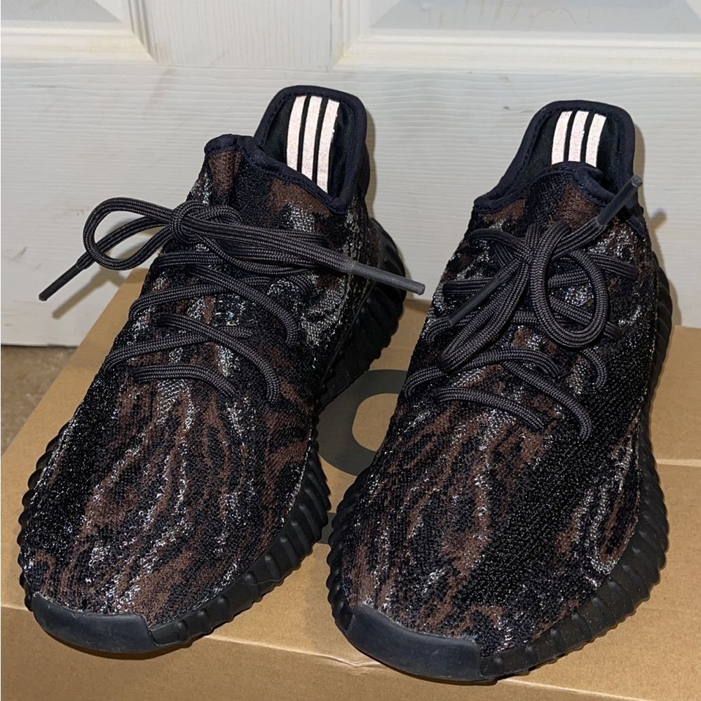 YEEZY Boost 350 V2 Sneakers.
